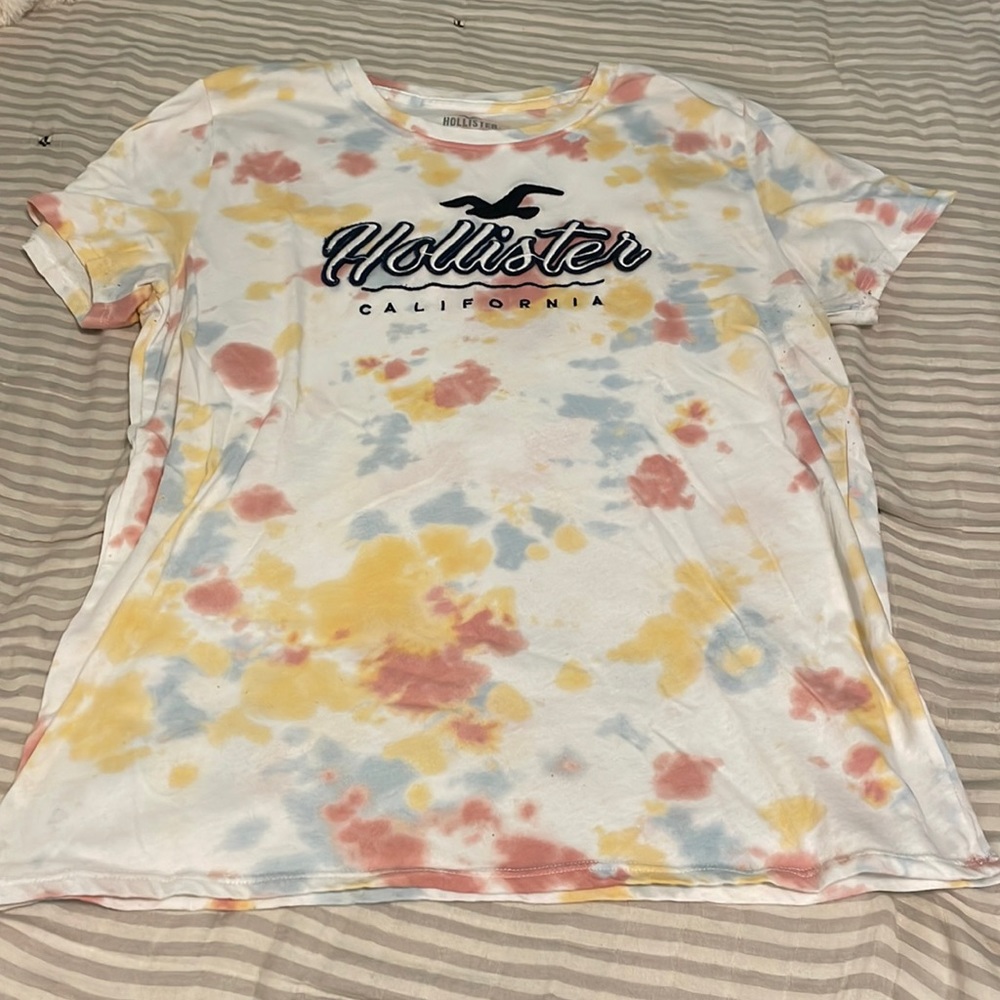 Woman’s Large Multicolor Hollister Tee